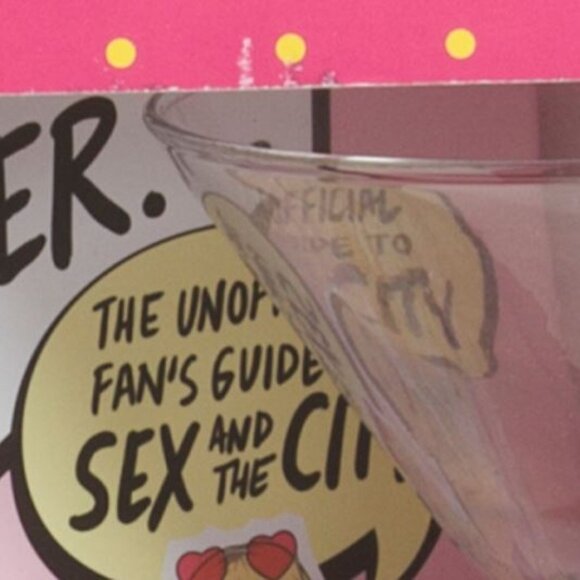 ๐ 3 x $15 Clearance NWT PENGUIN RANDOM HOUSE Satc Book and Cocktail Glass - Picture 3 of 3